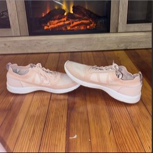 Lenora Vionic Sneakers